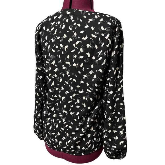 LUSH Geometric V-Neck Button Down Loose Fit Blouse Long Sleeve Top Black Medium - Picture 9 of 13